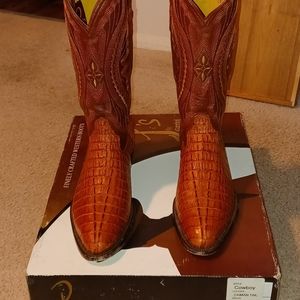 Mens' cowboy boots